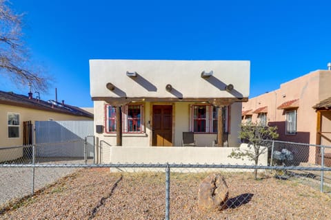2 Mi to Heart of Old Town! Stylish ABQ Home House in Albuquerque