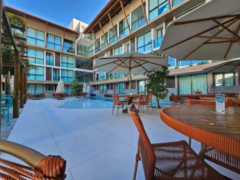Facade/entrance, Swimming pool