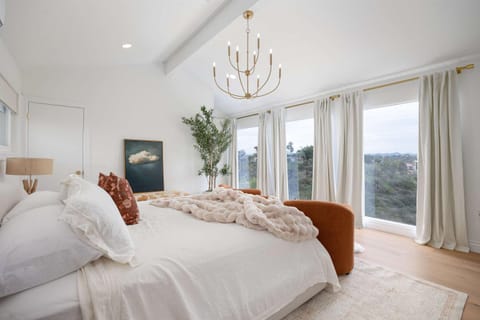 Backyard Oasis Renovated 10min to Beach Villa House in La Jolla