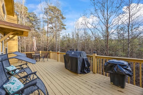 Mountain Cabin Fireplace Views Fire Pit Cabin in Sautee Nacoochee