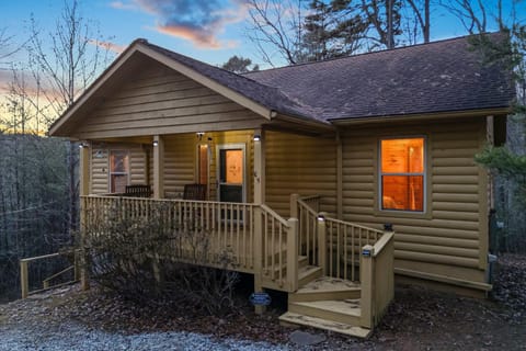 Mountain Cabin Fireplace Views Fire Pit Cabin in Sautee Nacoochee