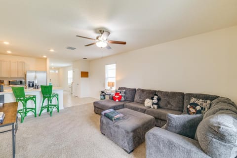 Orlando Theme Park Basecamp Family Home with Patio House in Haines City