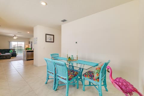 Orlando Theme Park Basecamp Family Home with Patio House in Haines City