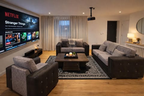 TV and multimedia, Living room, Seating area, Evening entertainment