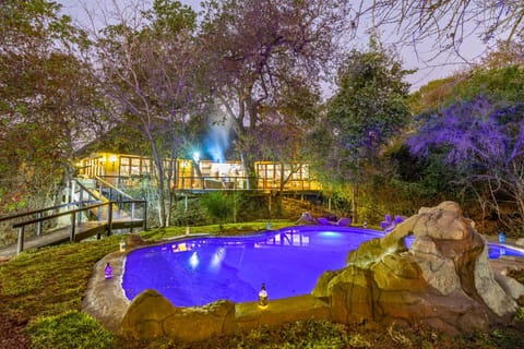 Night, Pool view
