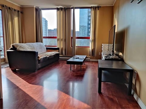 Comfortable 2-Bedroom Downtown Stay Prime Area Apartment in Vancouver
