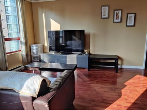 Comfortable 2-Bedroom Downtown Stay Prime Area Apartment in Vancouver