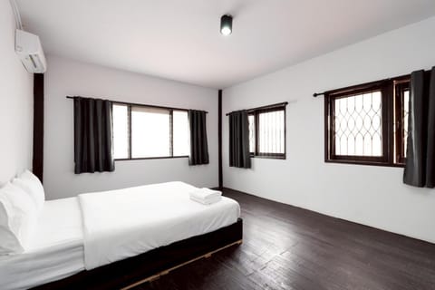 Bed, Photo of the whole room, Bedroom, air conditioner
