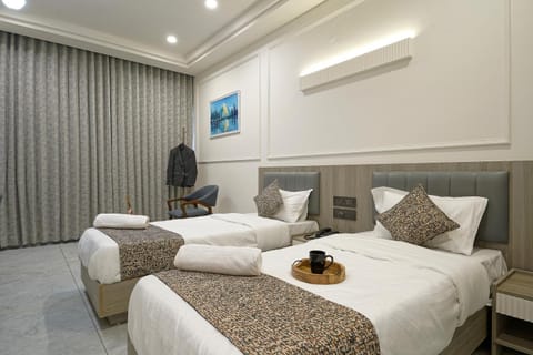 Bed, Living room, Photo of the whole room, Seating area, Bedroom, air conditioner