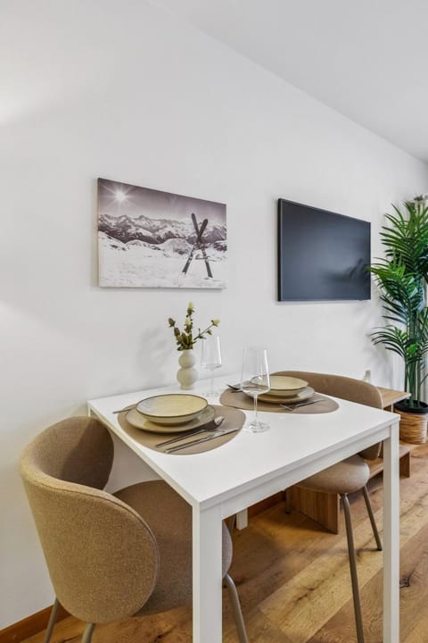 TV and multimedia, Dining area