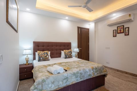 Bed, Photo of the whole room, Bedroom, towels, air conditioner