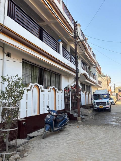 Neighbourhood, Street view, Parking