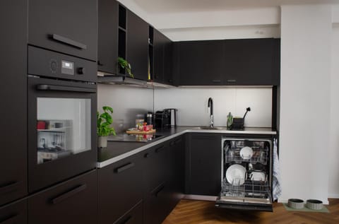 Coffee/tea facilities, Kitchen or kitchenette, dishwasher, microwave, kitchen