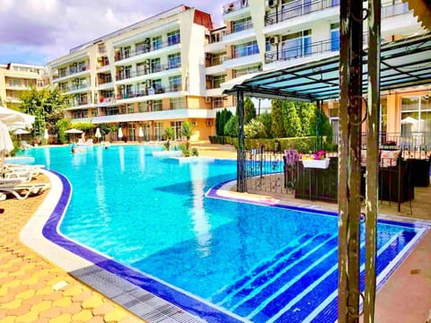 Property building, Swimming pool