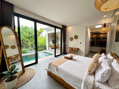 Bed, View (from property/room), Bedroom, Pool view