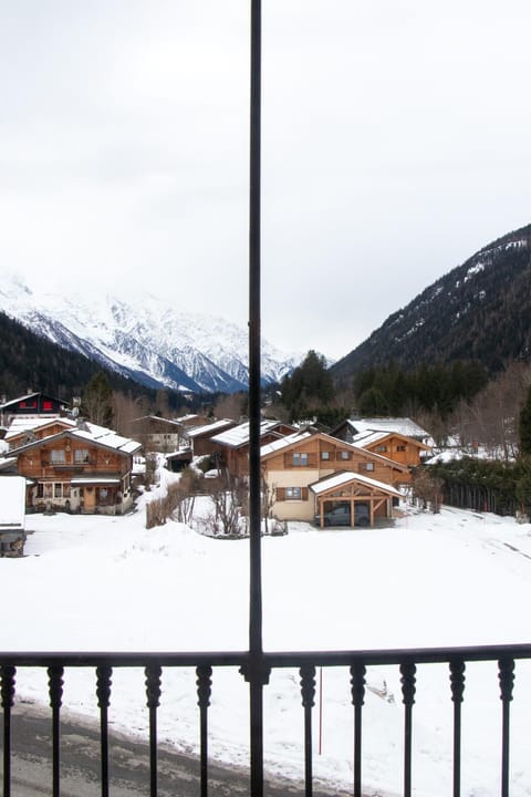 Appartement lumineux - 8 personnes - Wifi - Lave-linge - Au pied des pistes et des transports Apartment in Chamonix