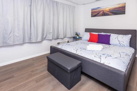 Modern 1BR Condo - Chinatown Near Little Italy Apartment in Gatineau