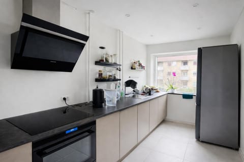 Coffee/tea facilities, Kitchen or kitchenette, dishwasher, oven, stove, kitchen, kitchen