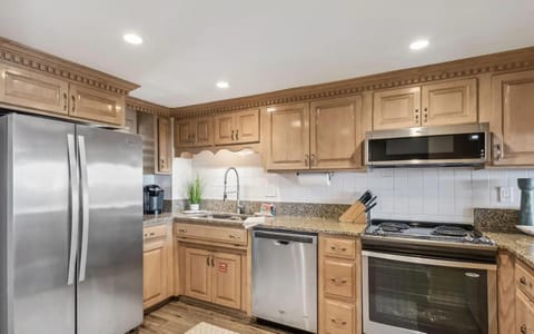 Kitchen or kitchenette, kitchen