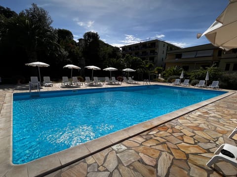 Pool view, Swimming pool, sunbed