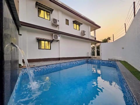 Property building, Day, Pool view, Swimming pool