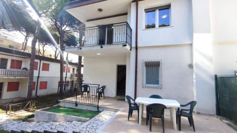 Property building, Patio, Day