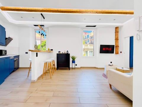 TV and multimedia, Kitchen or kitchenette, Living room, Dining area, oven