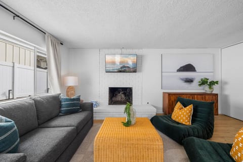 Steps to Windnsea Beach | Parking, Patio, Location! House in La Jolla