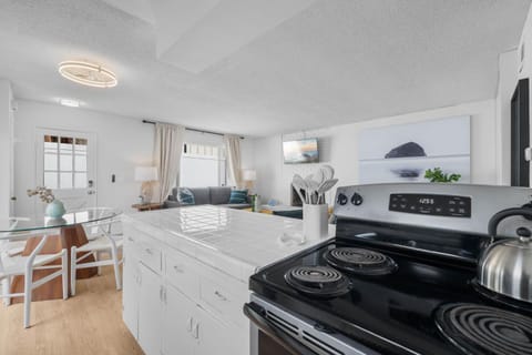 Steps to Windnsea Beach | Parking, Patio, Location! House in La Jolla