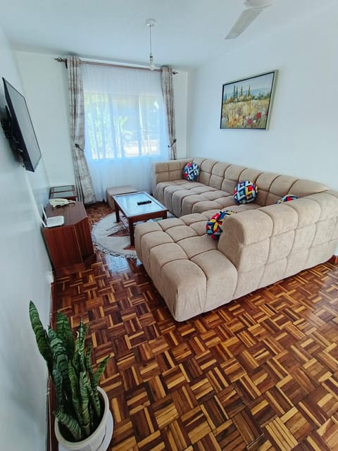 Communal lounge/ TV room, TV and multimedia, Living room, Seating area, Evening entertainment
