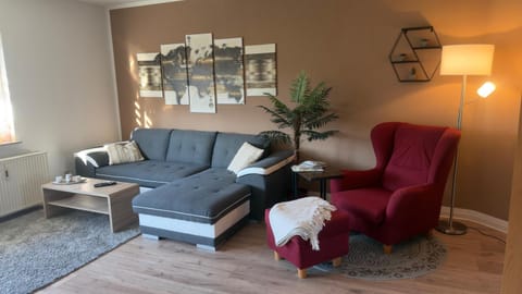 Living room, Photo of the whole room, Seating area, heating, internet