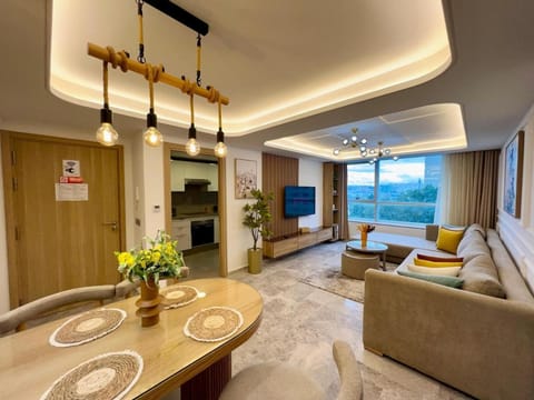 TV and multimedia, Living room, Dining area, Mountain view