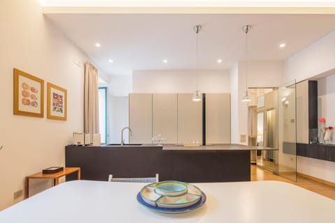 Kitchen or kitchenette, Living room, Seating area, Dining area