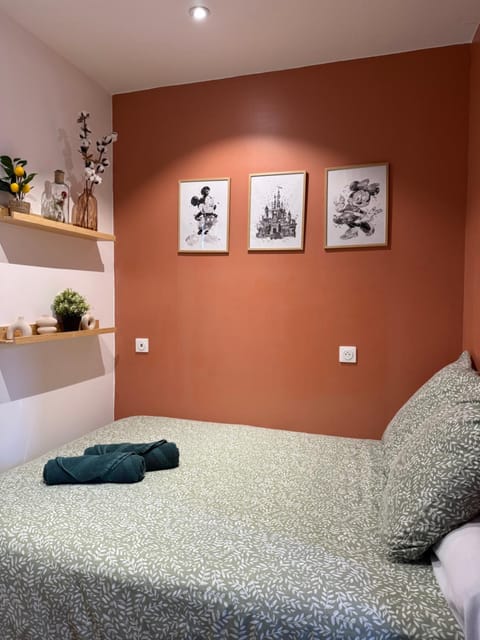 Bed, Photo of the whole room