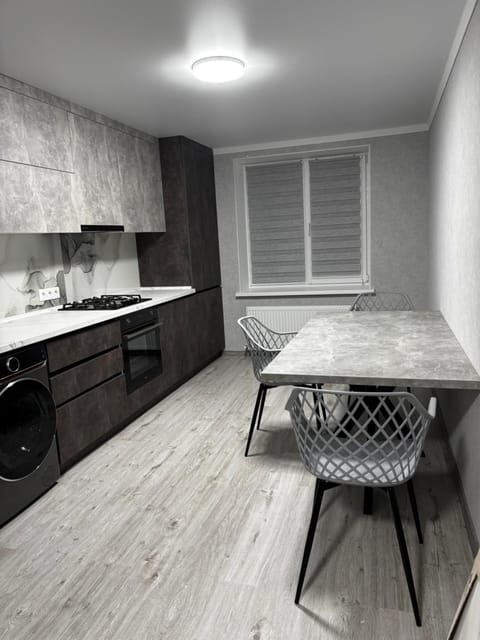 Kitchen or kitchenette, Dining area, stove