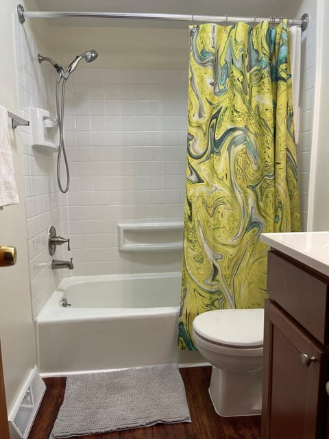 Lovely West Akron home with attached private garage Apartment in Cuyahoga Falls