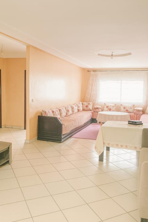 Bed, Living room, Photo of the whole room, Seating area, Bedroom