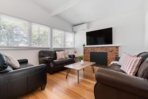 Living room, Seating area, Evening entertainment