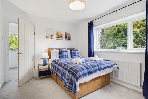 Bed, Photo of the whole room, Bedroom, towels, wardrobe