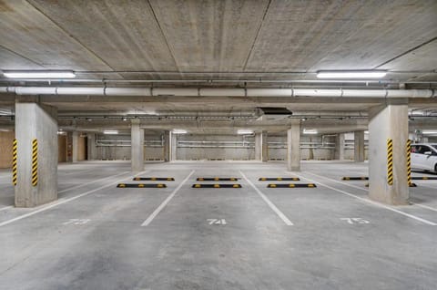 Skytower View Luxury 2 Bedroom With Balcony Parking Apartment hotel in Auckland