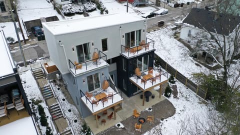 Property building, Patio, Bird's eye view, Balcony/Terrace
