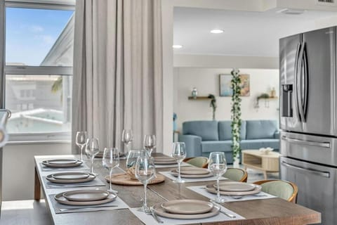 Santorini Blu Spacious 2BR Beachfront Suite Apartment in Hollywood Beach