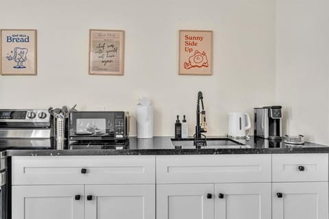 Santorini Blu Spacious 2BR Beachfront Suite Apartment in Hollywood Beach