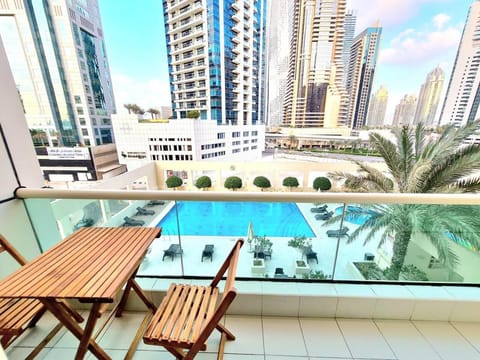 Balcony/Terrace, City view, Pool view