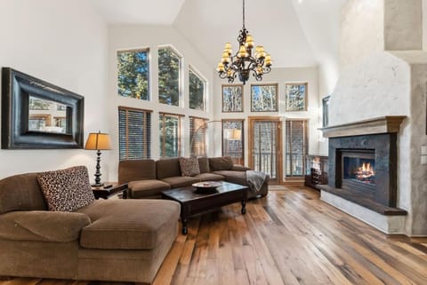 Castle Peak Retreat with Amenities and Ski Access House in Avon