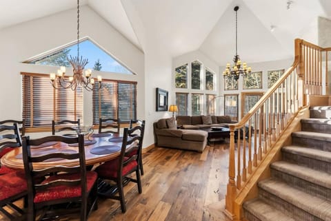 Castle Peak Retreat with Amenities and Ski Access House in Avon