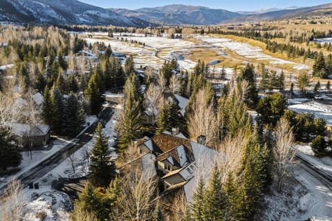 Castle Peak Retreat with Amenities and Ski Access House in Avon