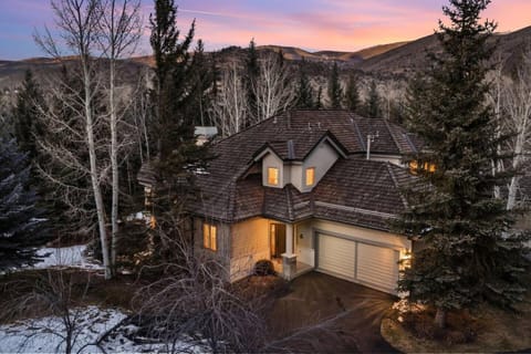 Castle Peak Retreat with Amenities and Ski Access House in Avon