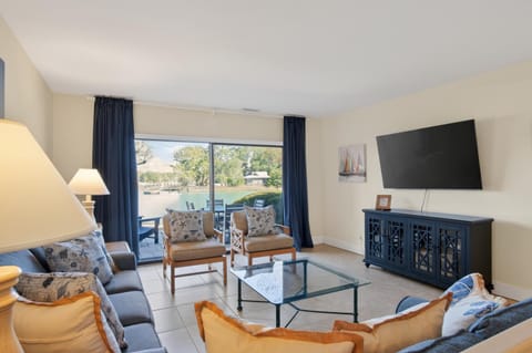 1609 Port Villas - Sleeps 6, Waterfront House in Hilton Head Island