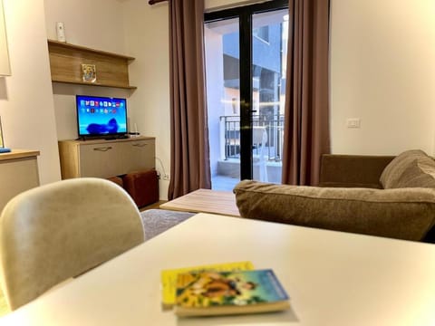 TV and multimedia, Living room, Seating area, Evening entertainment